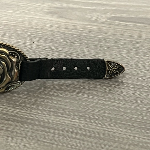 Leather and Bronze Buckle Bracelet with Flowers, Black and White Gemstones - Picture 9 of 10